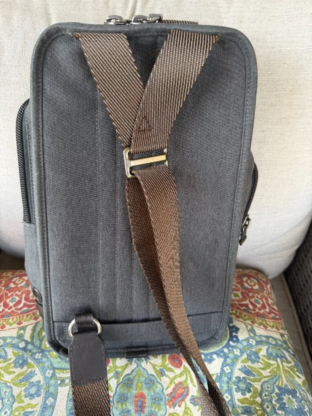 Tumi (Alpha Bravo Saratoga?) Sling Bag - Gorgeous!
